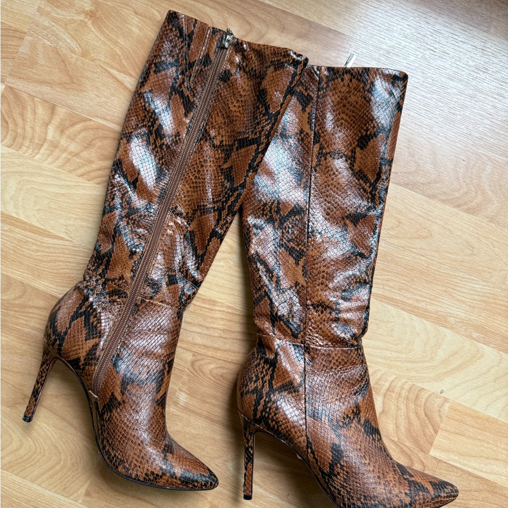 SCHUTZ Brown Heeled Boots with Western Style